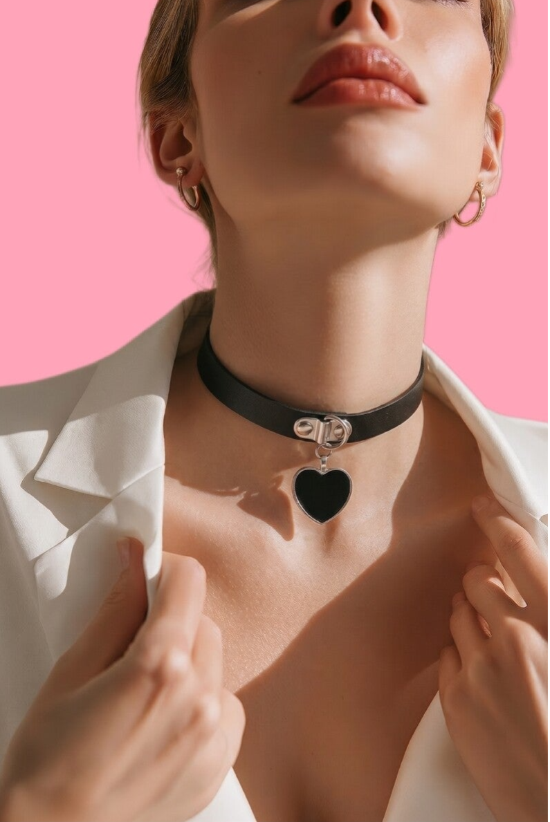 Black Heart Pendant Choker