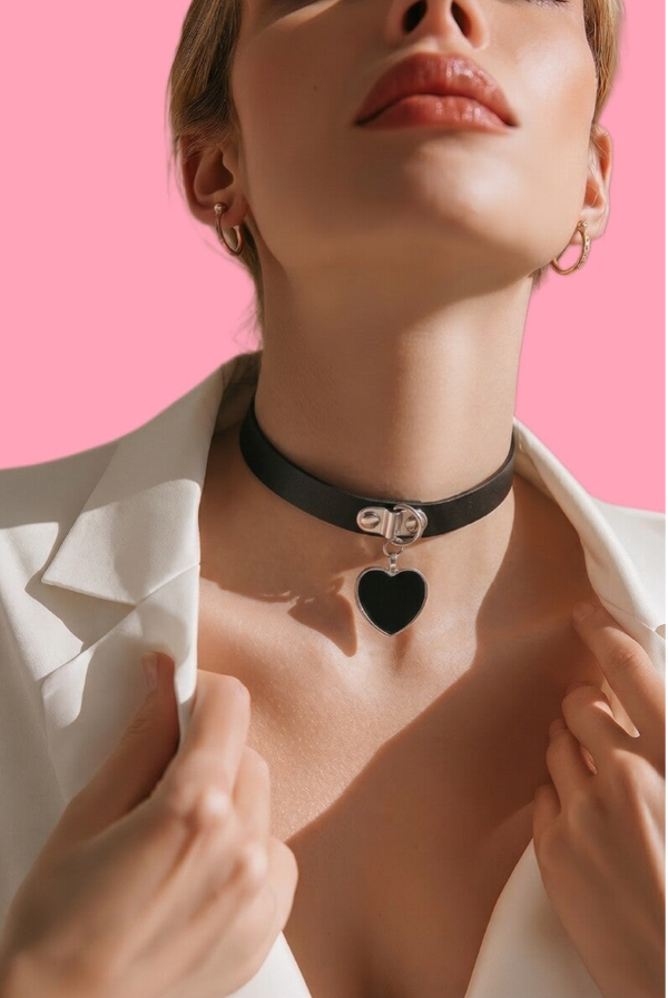 Black Heart Pendant Choker