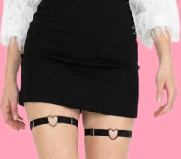 Two Black Heart‑Ring Thigh Harness