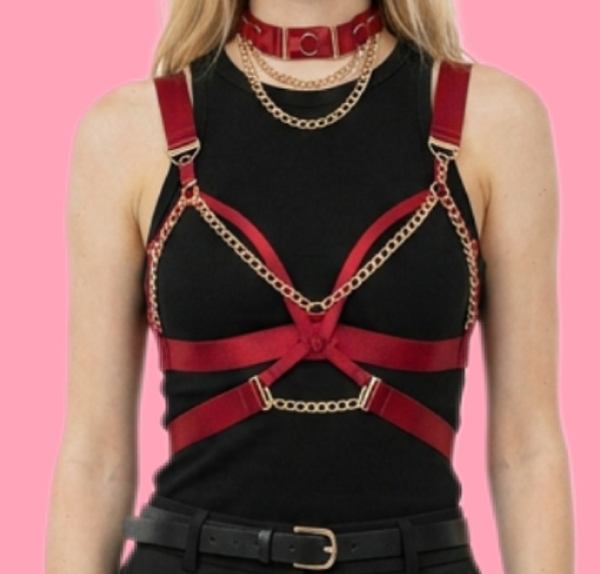 Red & gold‑chain statement harness – adjustable lingerie