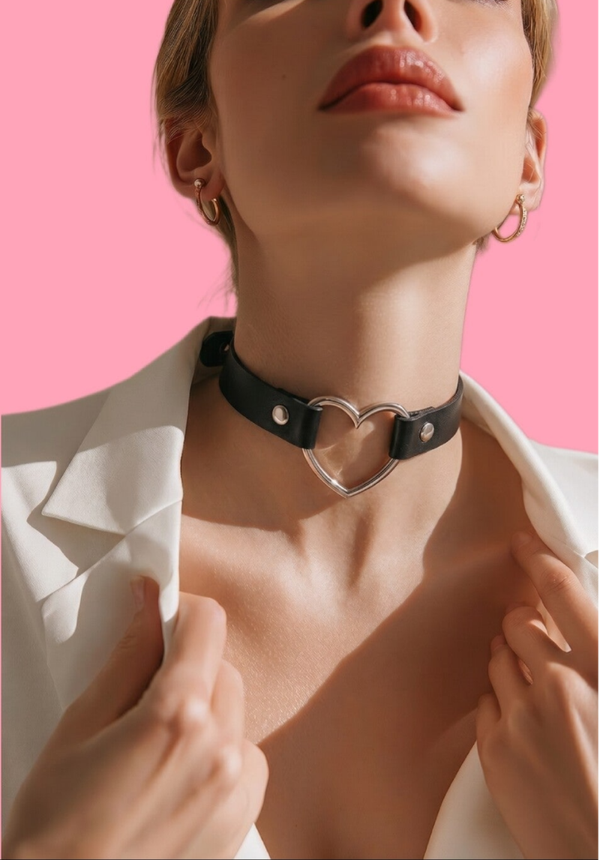 Black Heart Centrepiece Choker