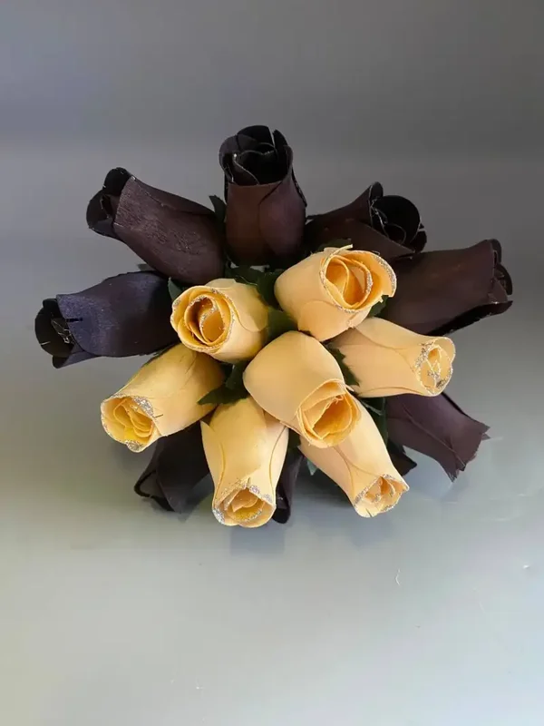 Boeket van 16 houten roosjes – zwart en crème met zilveren glitters