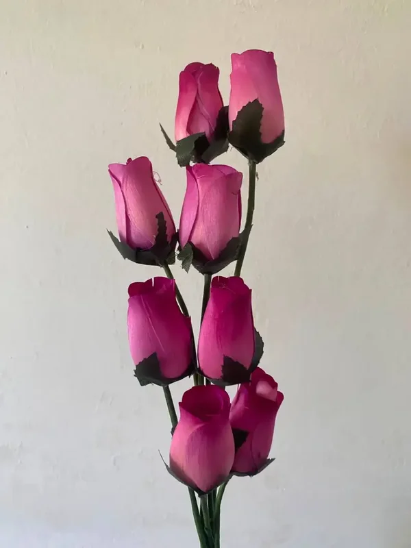 Bosje van 8 houten roosjes roze met bordeaux