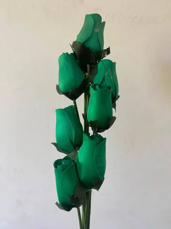 Bosje van 8 houten roosjes – smaragdgroen