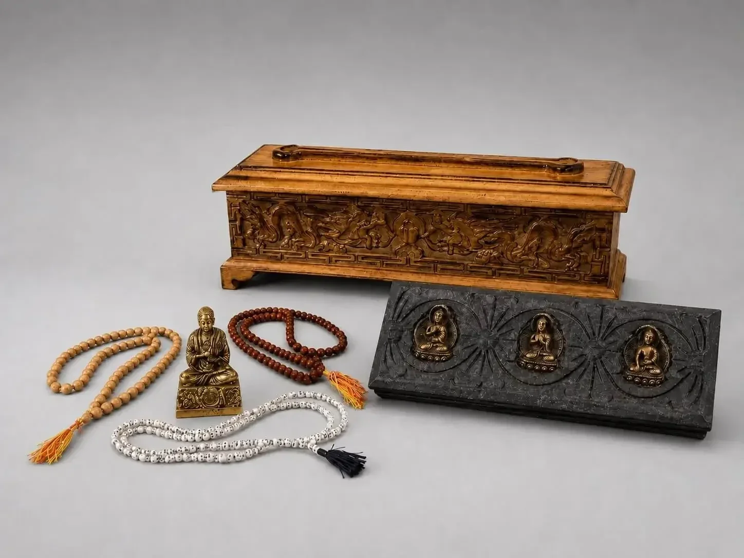collectie boeddhitische attributen uit diverse landen, Thailand, nepal, India, china