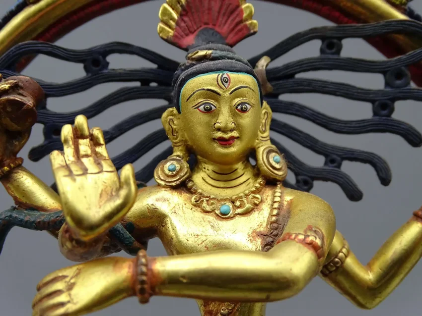 Derde oog en opgeheven beschermende hand van Shiva