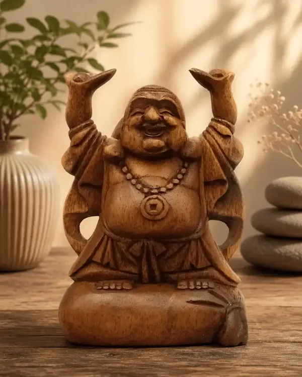 Houten Happy Boeddha met mala en geluksmunt