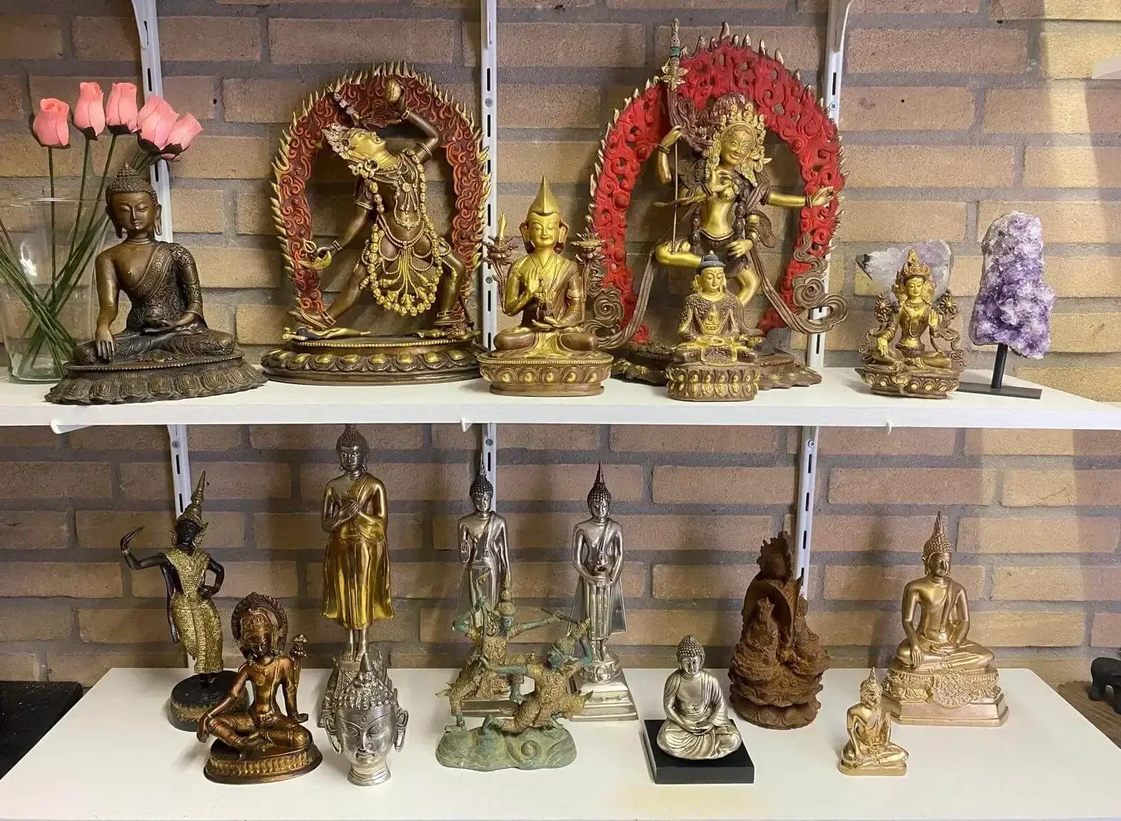 Impressie foto van Goldface beelden, bronzen boeddha beelden, goden