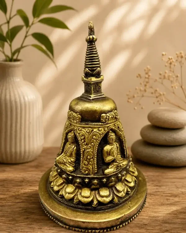 Nepalese bronzen stupa in ghanta vorm met vier Boeddhas