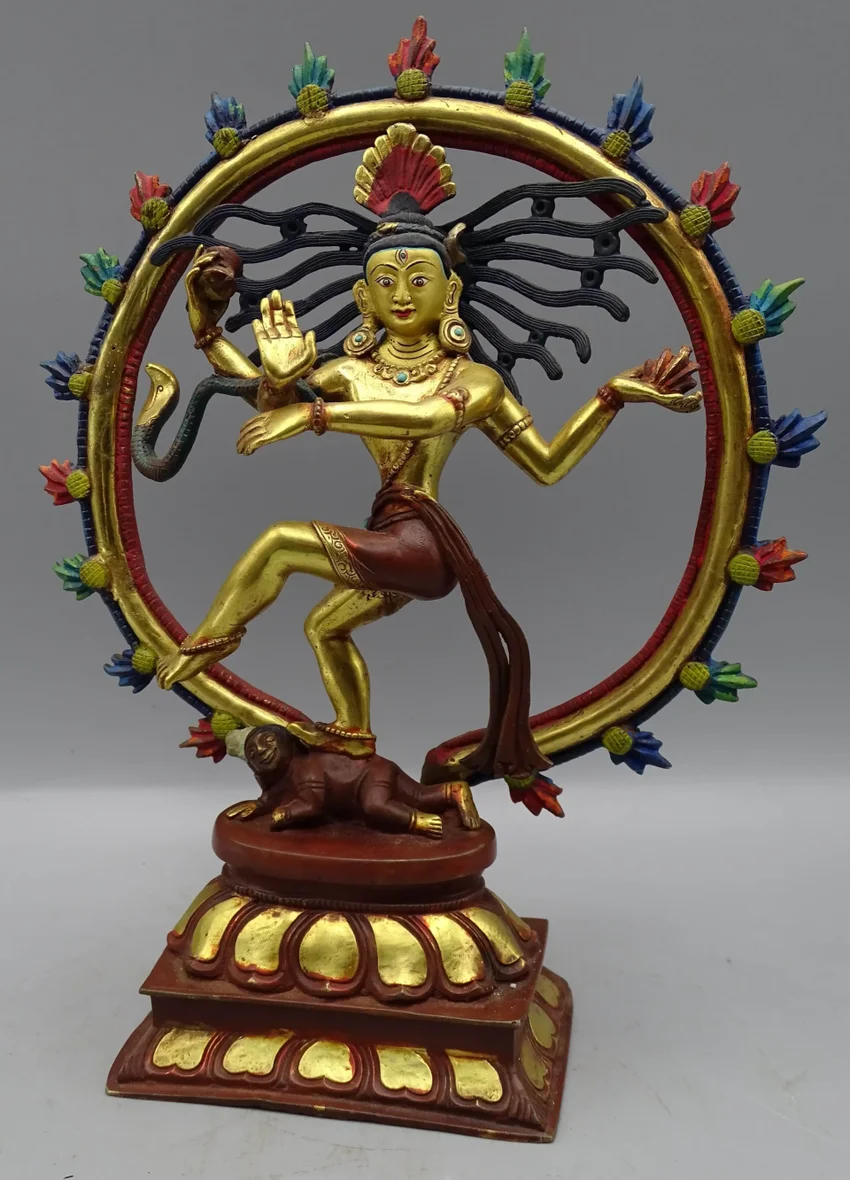 Danshouding en gouden gezicht van Shiva binnen de aureool