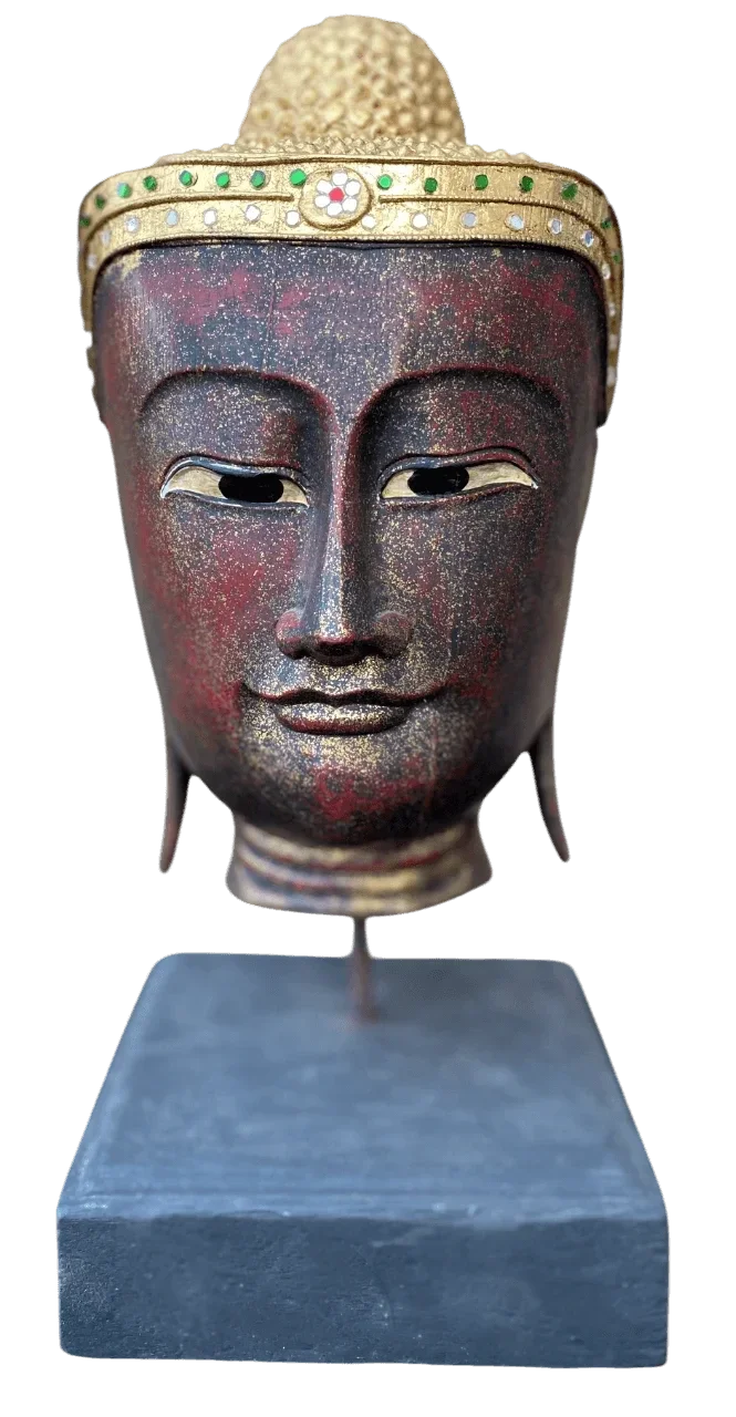 Uniek beeld vintage Boeddhahoofd op houten sokkel