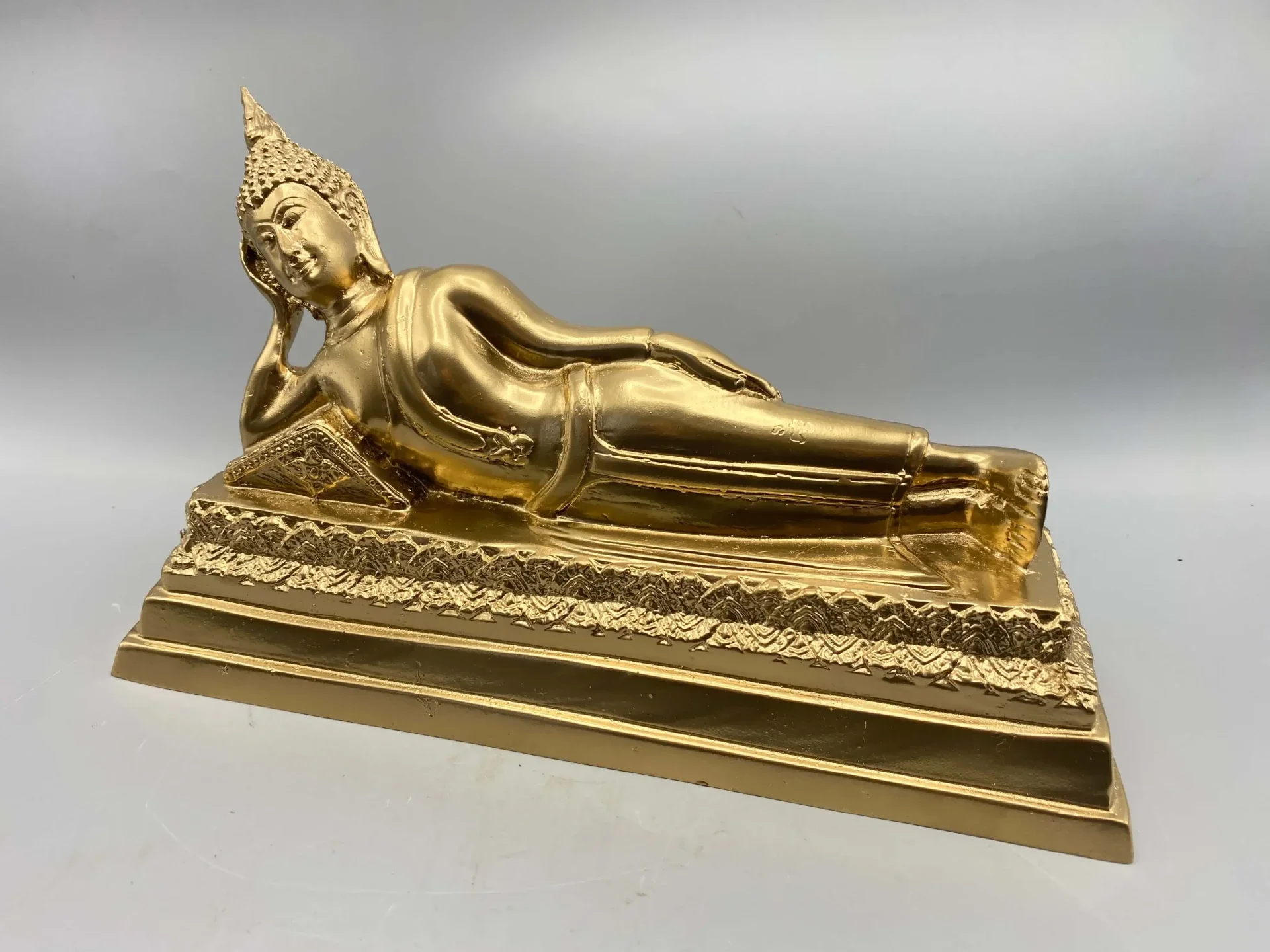 Vintage vergulde Dinsdag Boeddha Pang Sai Yat Thailand 27,5 cm