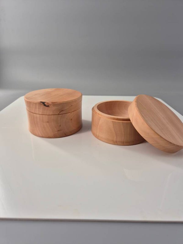 Kleine Dose aus Apfelholz