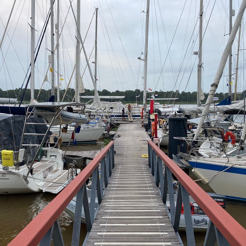 We meren af in Marina Waterland in Suriname
