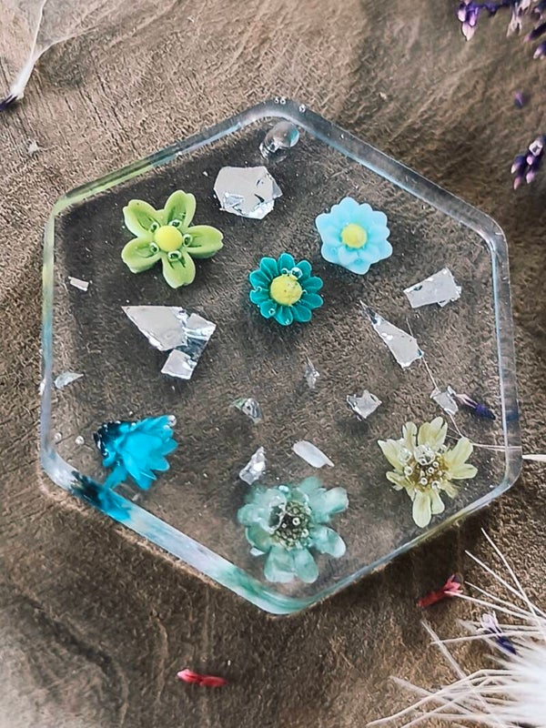 Silver Flaked Flower (Medium)