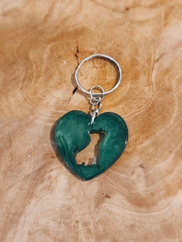 Hartvormige sleutelhanger met hondensilhouet 🐾💚