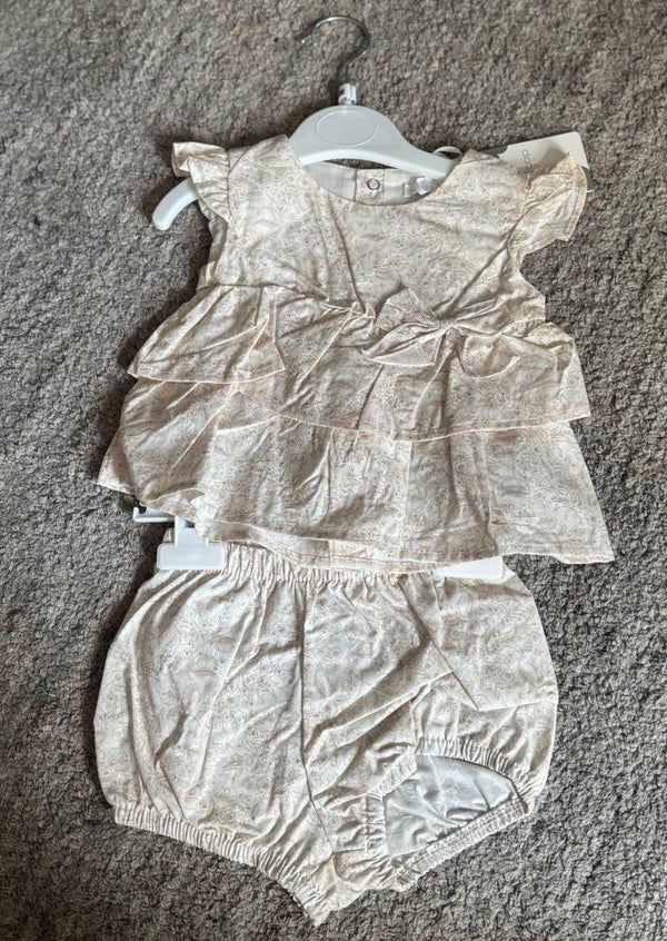 Beige shorts and bloomers