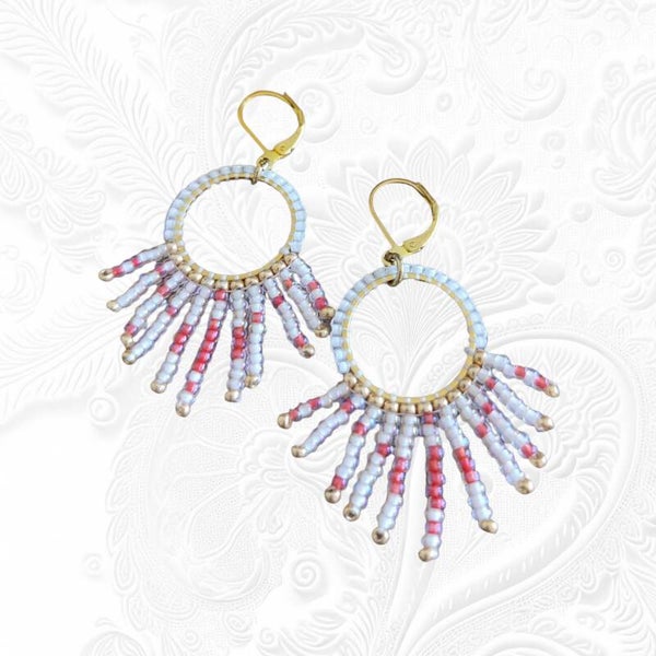 Boucle d’oreilles créoles tissées rouge et blanc