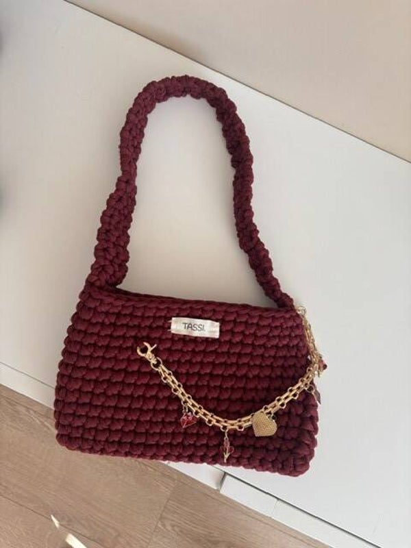 TASSI burgundy met chain
