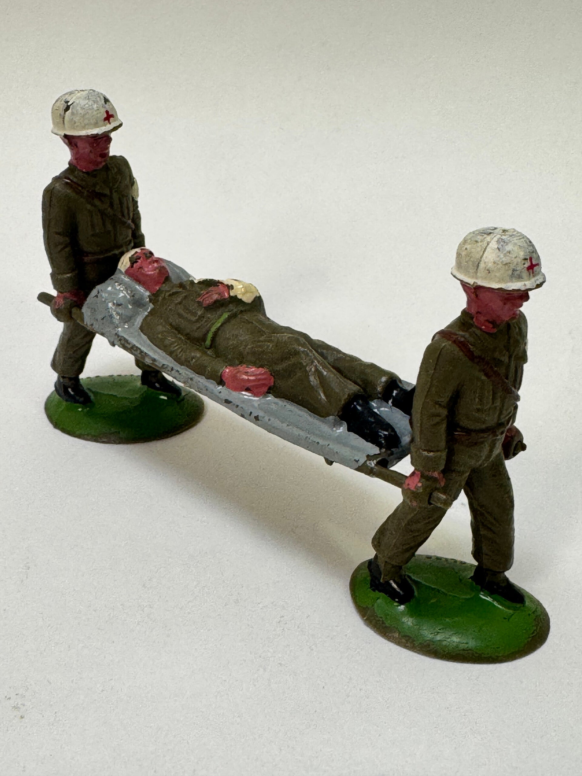 Figurines brancardiers croix rouge Solido Belge plastique (OB134)