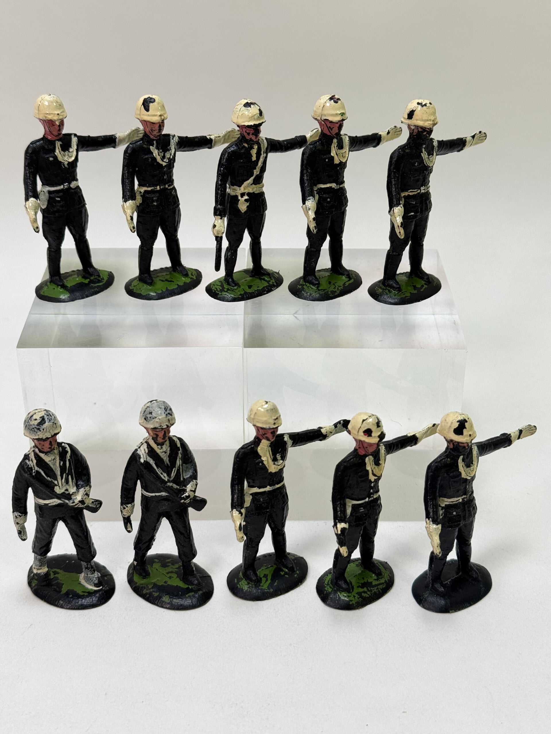 Lot de 10 figurines Motocyclistes et Marins Solide Belge (OB133)