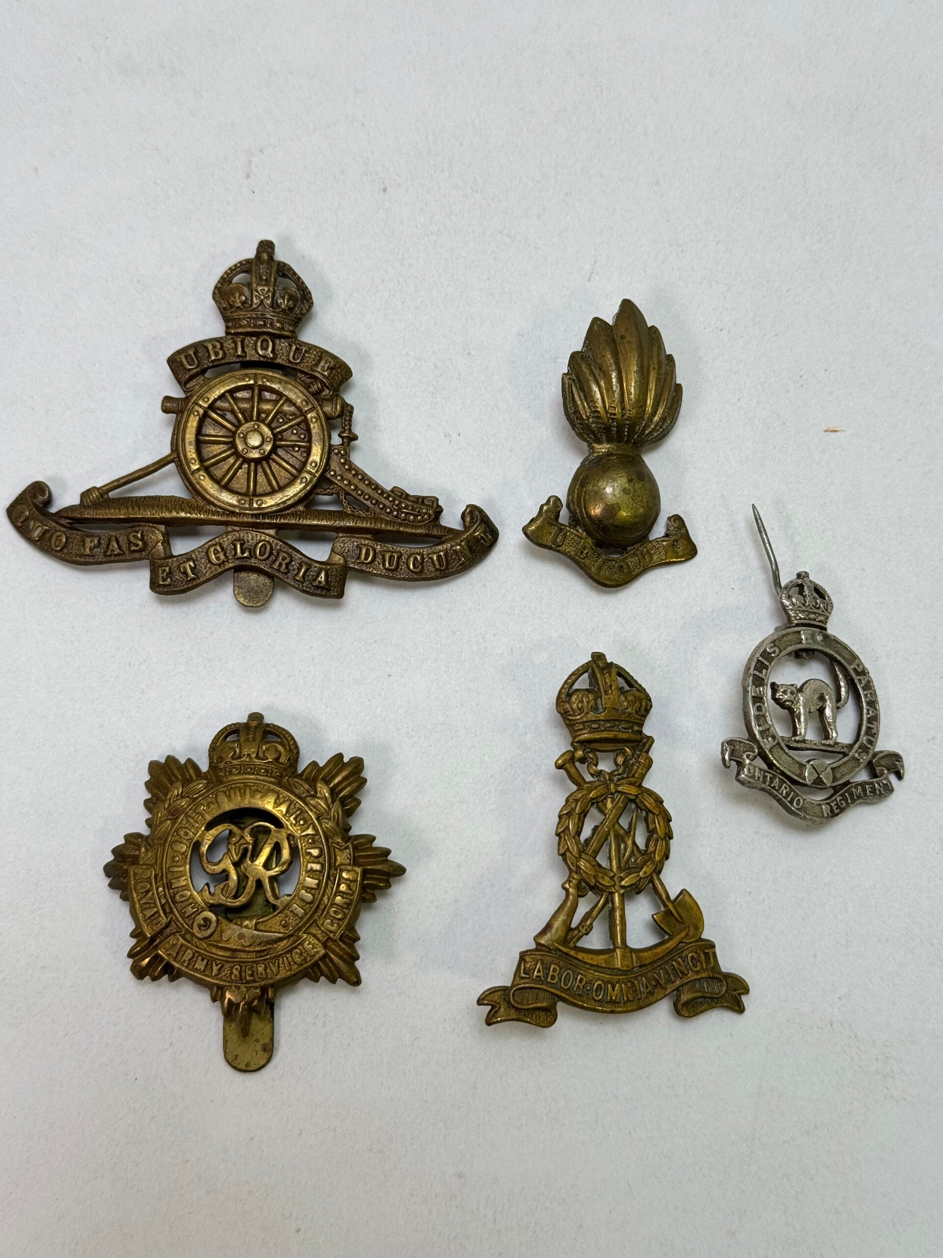 Lot de 5 insignes Anglais Canadiens WW2 (20W-26)