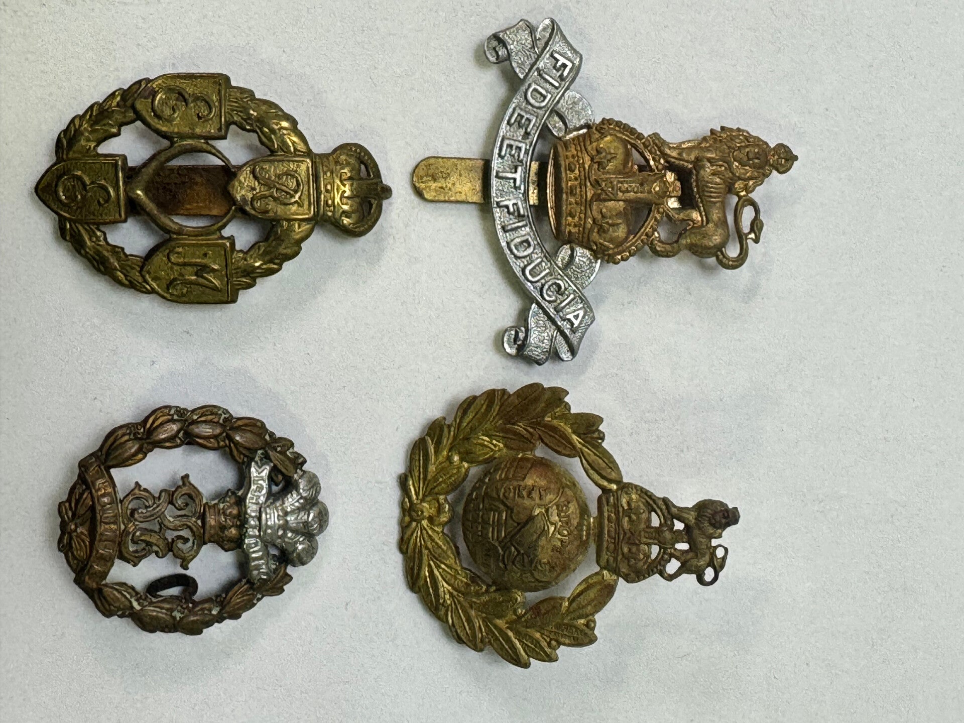 Lot de 4 insignes Anglais WW2 (12W-26)