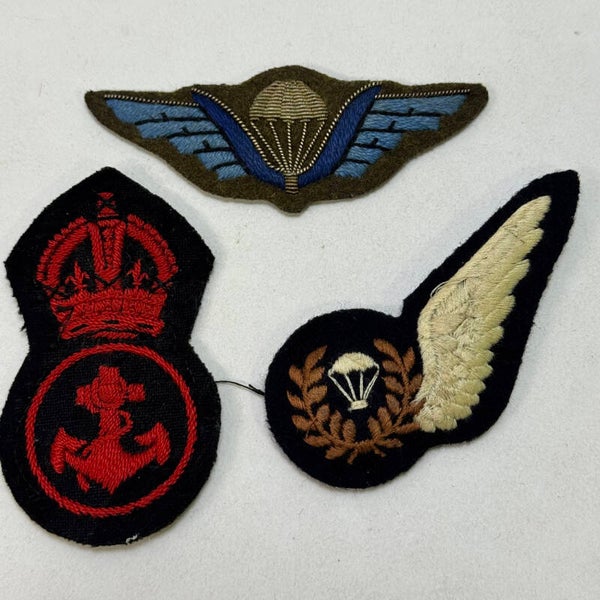 Lot de 2 brevets Para et 1 insigne Navy (33W-26)