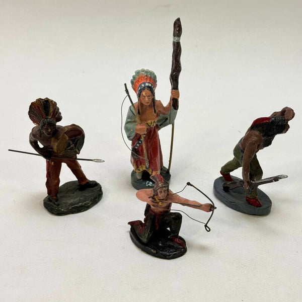 Lot de 4 figurines jouet Indiens divers "NB Belgium" (44W-26)
