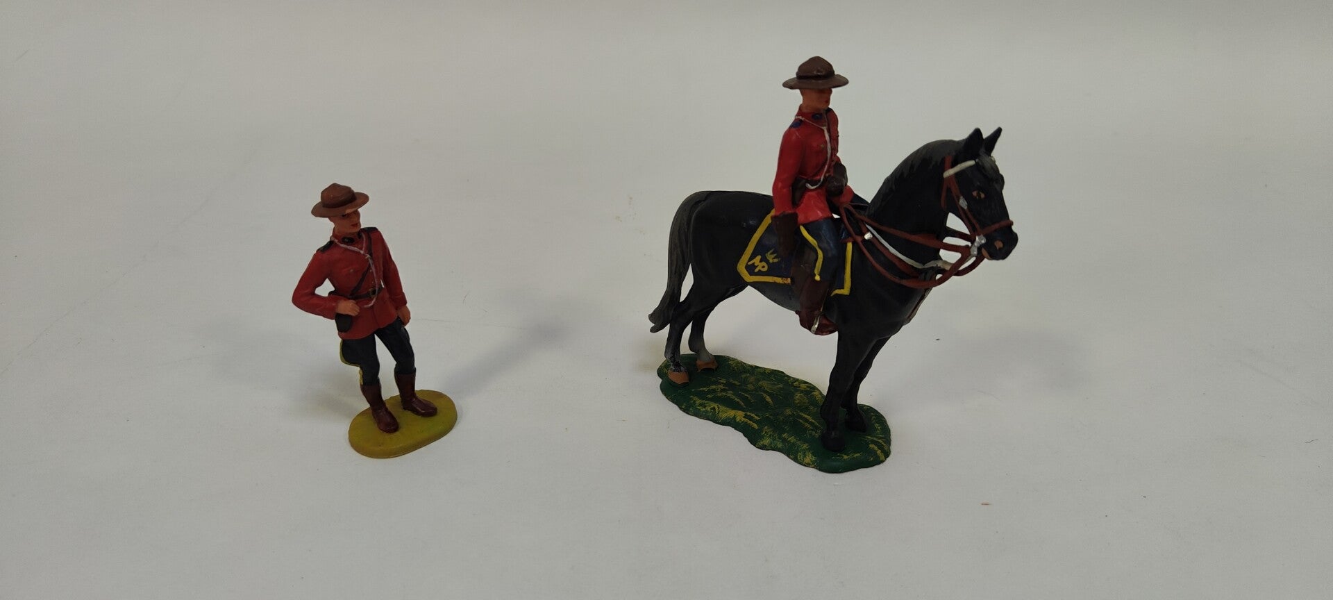 Lot de 2 figurines soldats police montée Elastolin (OB140)