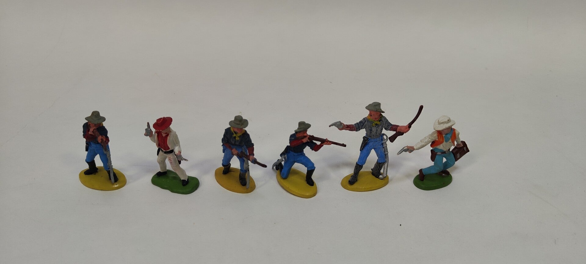 Lot de 6 figurines Cowboys Britains made in Hong Kong (OB150)