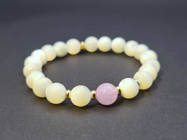 Edelstein-Armband "Soulful Shine",  Kunzit mit Perlmutt 24K-vergoldet