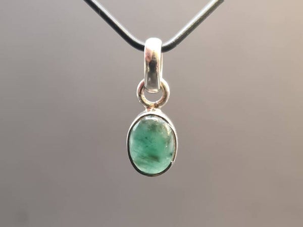 Smaragd Anhänger mit Fassung aus 925er Silber