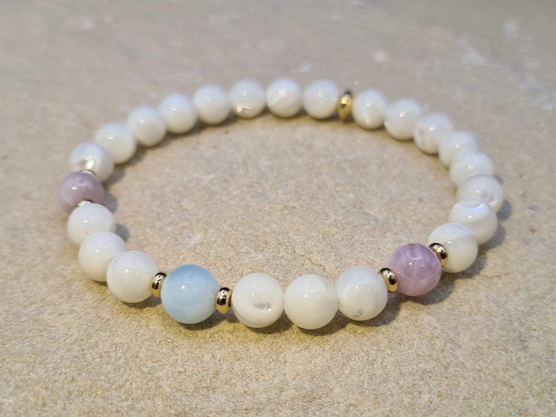 Armband "Silence of Love", Perlmutt, Larimar & rosa Kunzit; Liebe, Vertrauen, Toleranz, Heilung