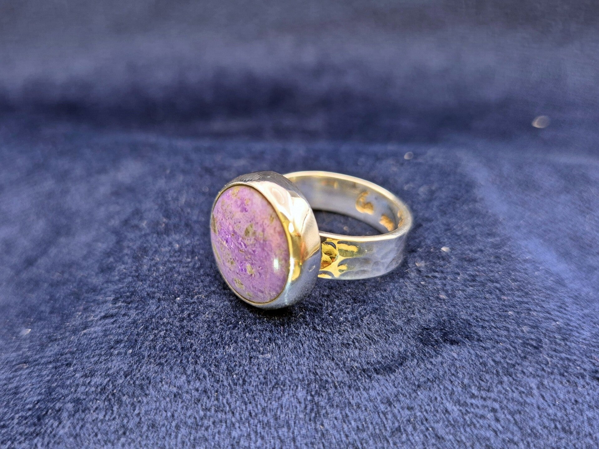 Sugilith Ring - verstellbare Größe 59-63