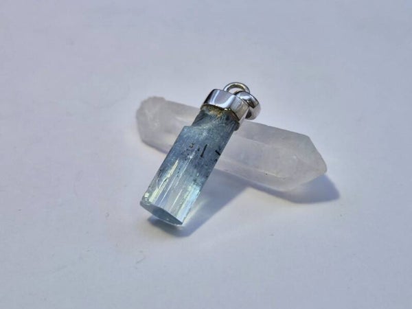 Aquamarin (Beryll) Kristall, Anhänger mit Kappe aus 925er Silber