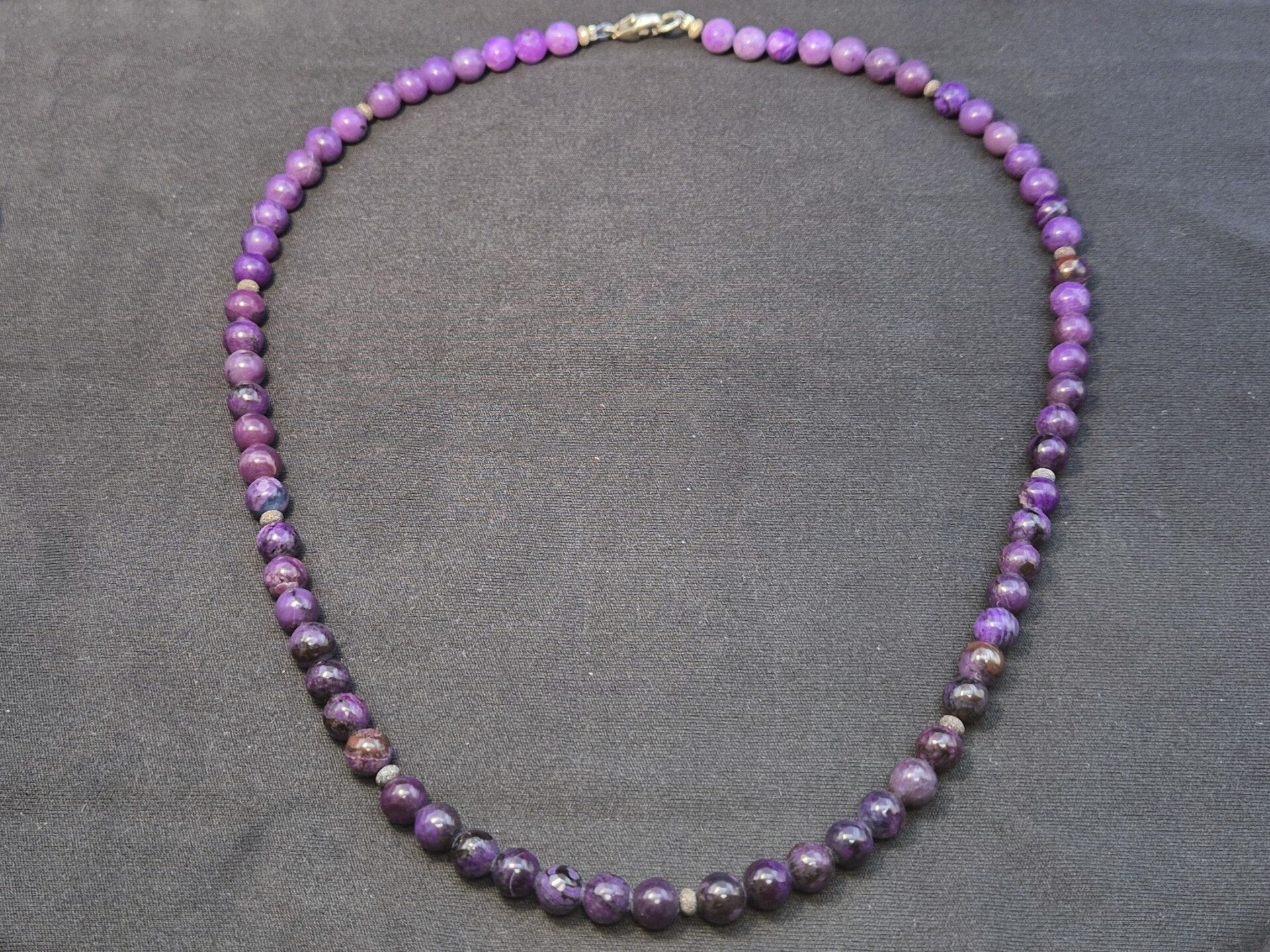 Sugilith Kette mit Farbverlauf, 925er Silber, 6mm-Perlen, 8A-Qualität