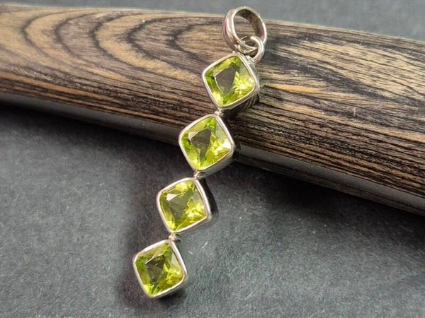 Peridot / Olivin - Anhänger, 925er Silber