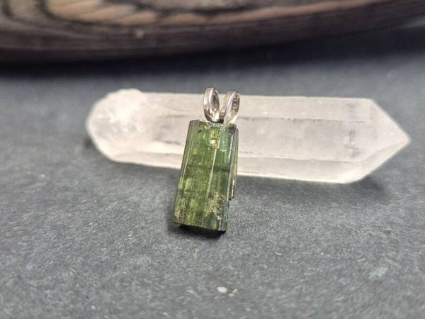 Turmalin grün, Verdelith, Anhänger mit Schlaufe aus 925er Silber