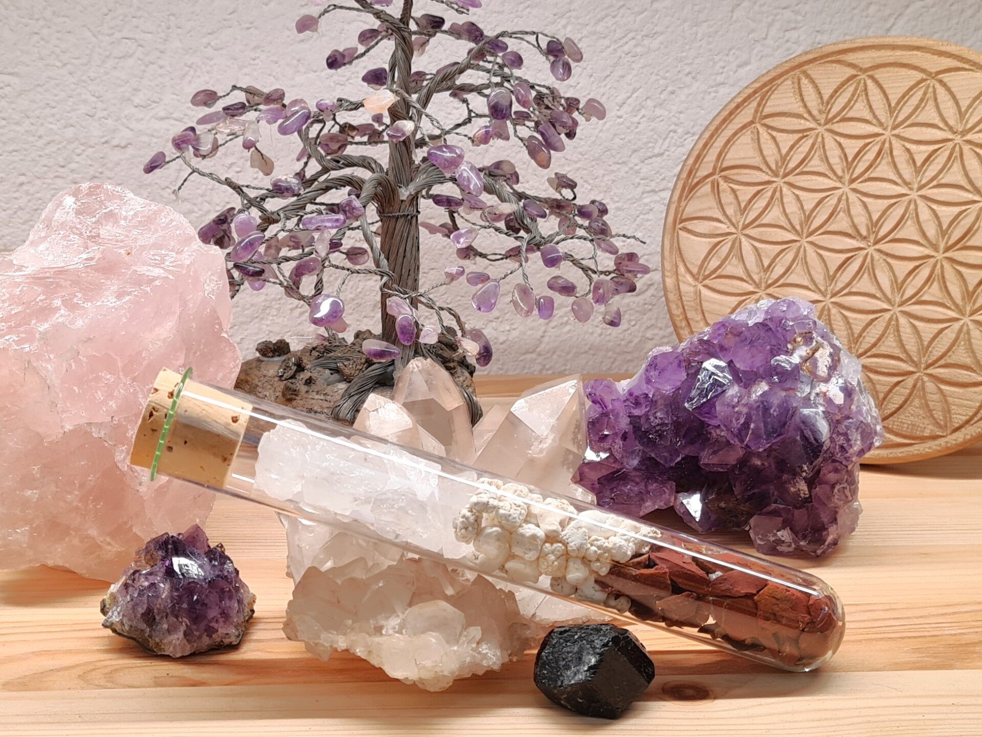 Wassersteinmischung 5 "Bewusstheit & Balance“, Bergkristall, roter Jaspis, Magnesit, Reagenzglasmethode