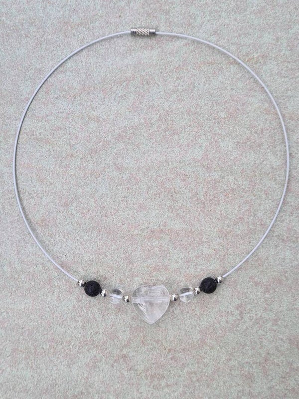 Halsreif  "Bergkristall" mit Herz und Perlen aus Bergkristall und Lavaperlen