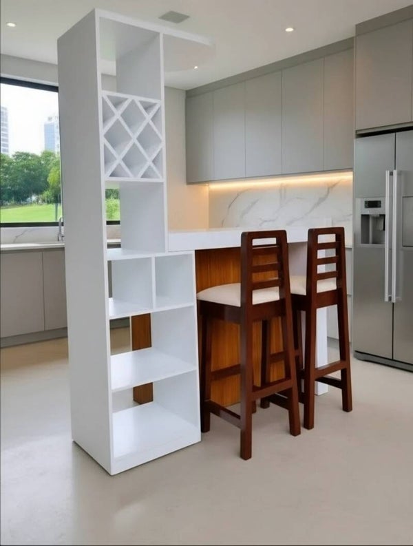 Bar {white) with 2 Bar Stools