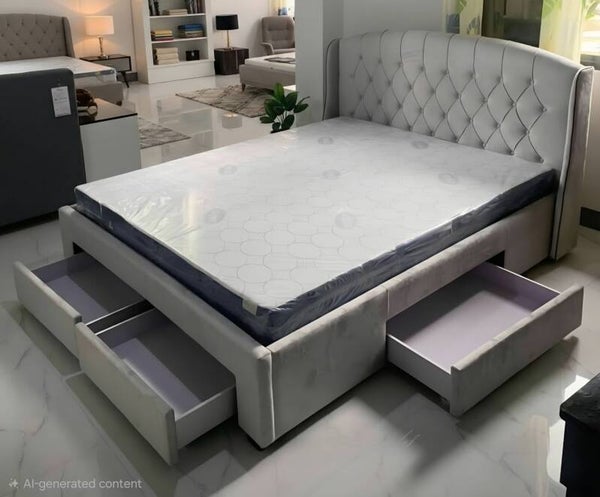 Queensized / Kingsised Bed with 3 Drawers