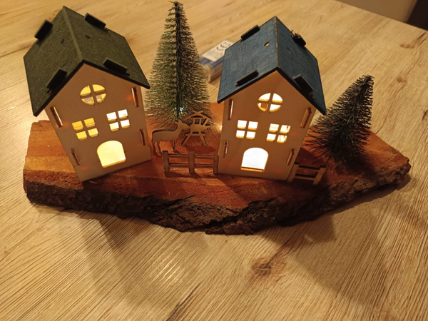 Kleines Dorf auf Baumschnitt Pflaume m LED