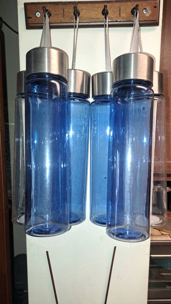 Water Bottles 4 Blue and 2 Clear Bottles Set of 6 (New Open Box)