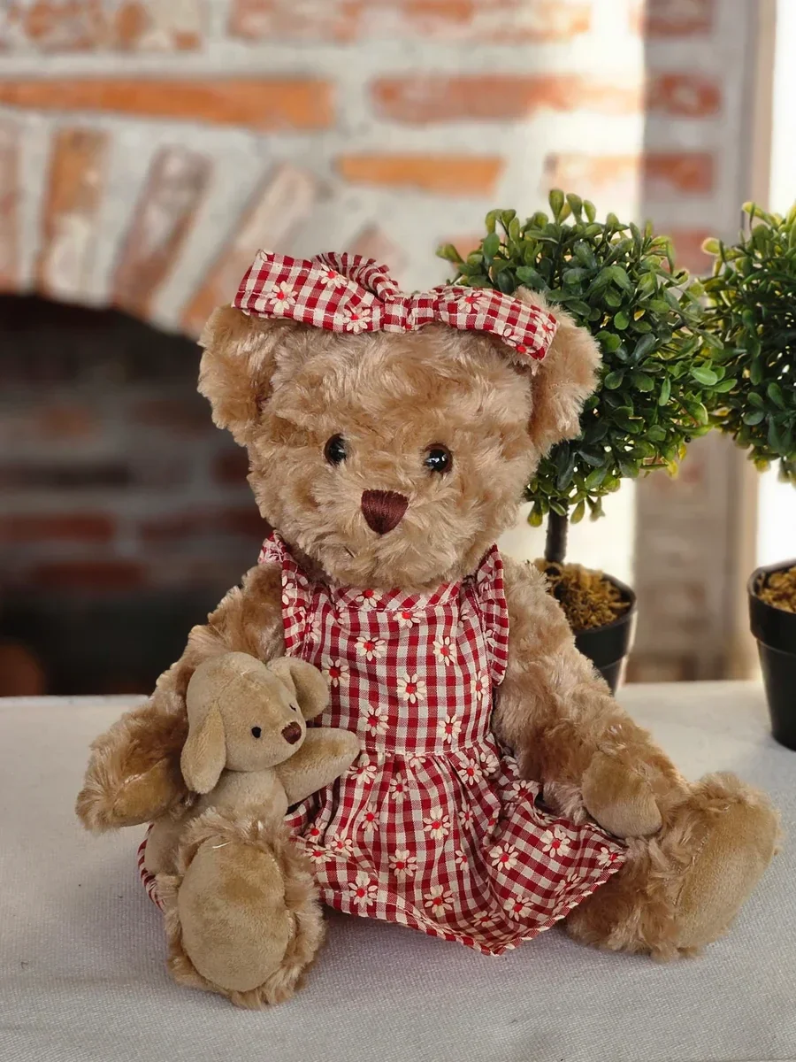 La Galleria - Beer meisje rood geruit kleedje, hondje