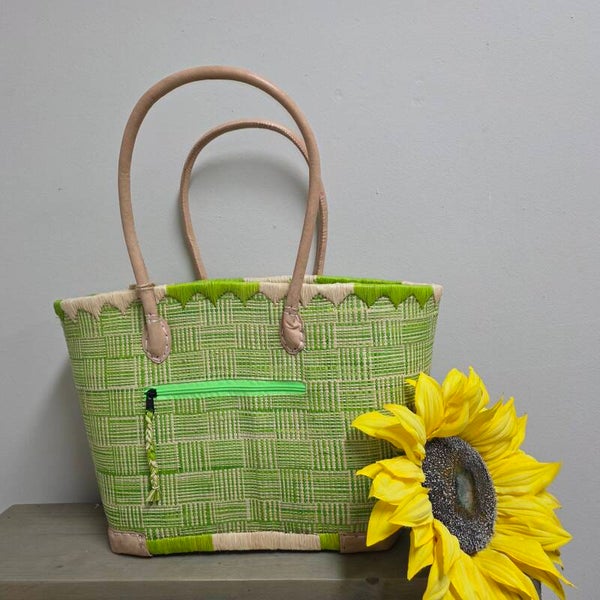 Mand met groene ruit in m