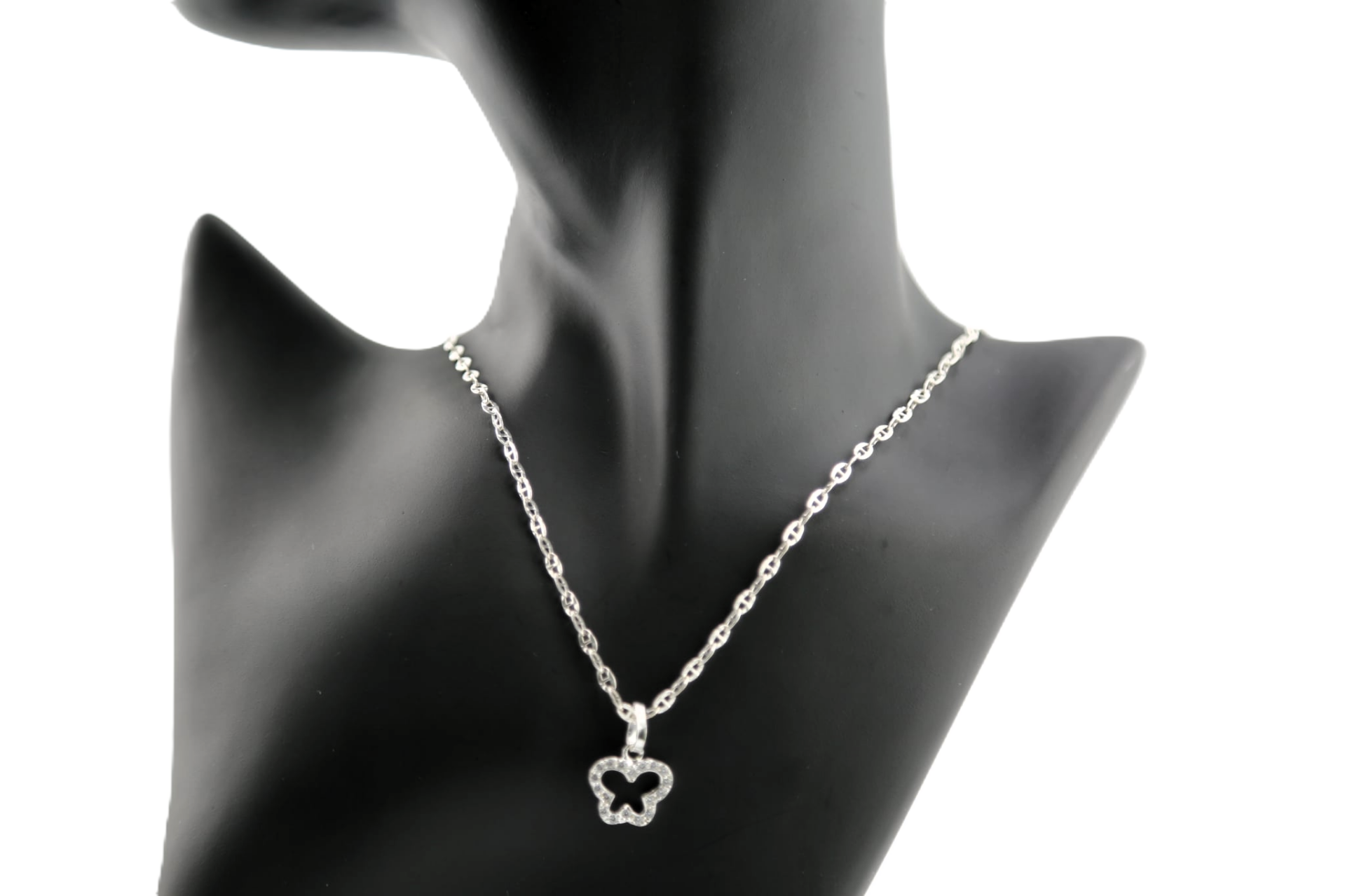 Open wing butterfly chain
