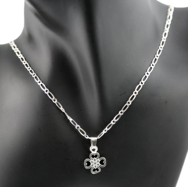 4 piece clover chain