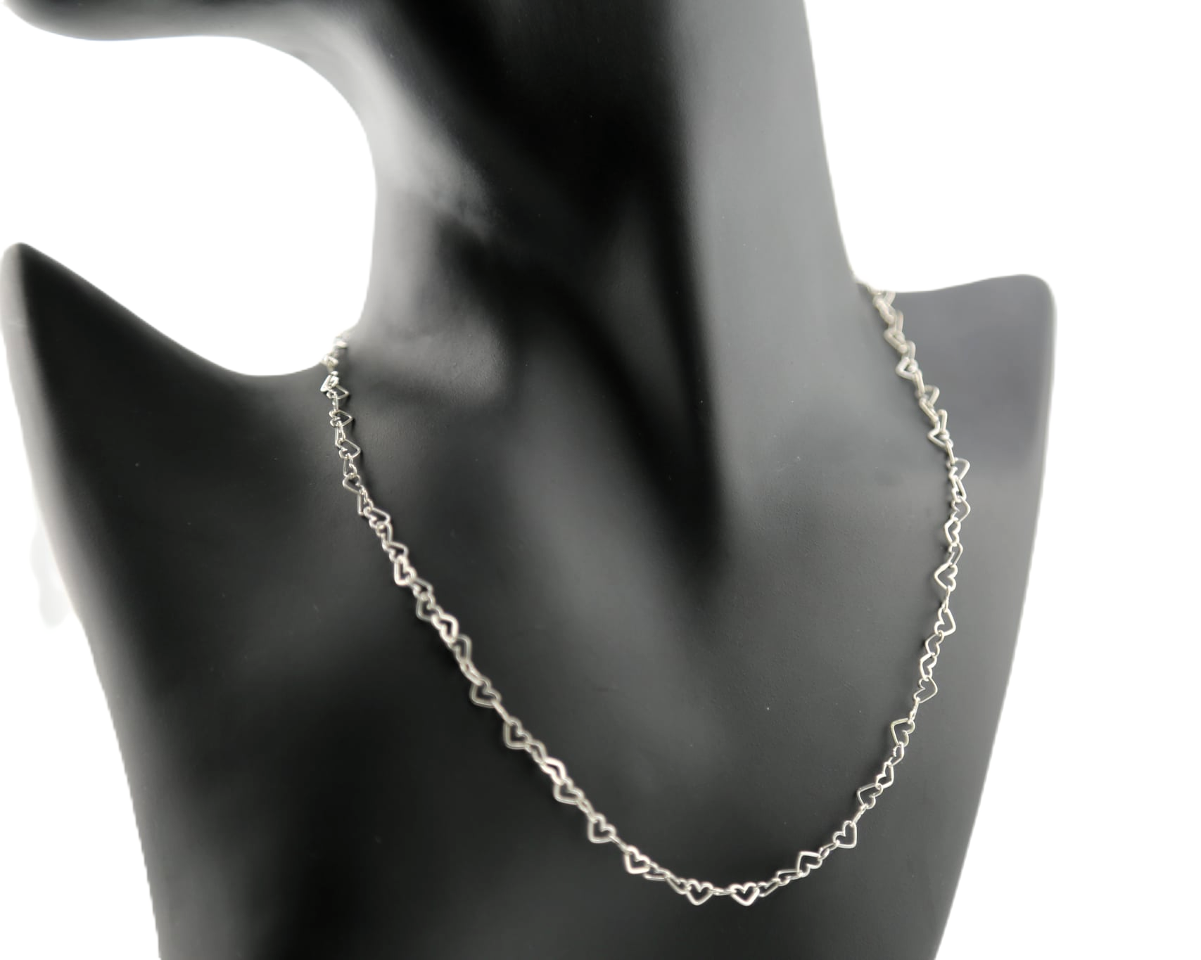 exquiste hollwed out heart shaped chain